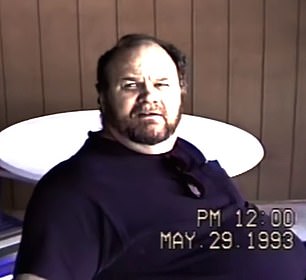 Thomas Markle 在可追溯到 1993 年 5 月的家庭录像中出现