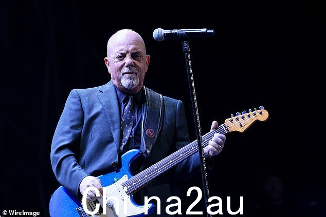 26 首歌的曲目列表可能包括 A Matter Of Trust、My Life、Just The Way You Are、She's Always A Woman、Pressure、Allentown、Only The Good Die Young 和 Piano Man