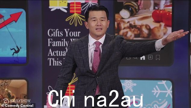 Ronny Chieng 告诉诺亚,'我代表现在正在观看的所有人,发自内心地,我可以成为新的主持人吗?'