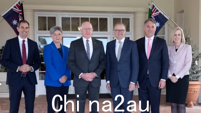 总理 Anthony Albanese 于周一与部长 Richard Marles、Penny Wong、Katy Gallagher 和 Jim Chalmers 一起宣誓就职。图片:NCA NewsWire / Andrew Taylor