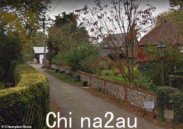 肯特郡 Holywell Farmhouse 有争议的车道属于 Zoe Bucknell