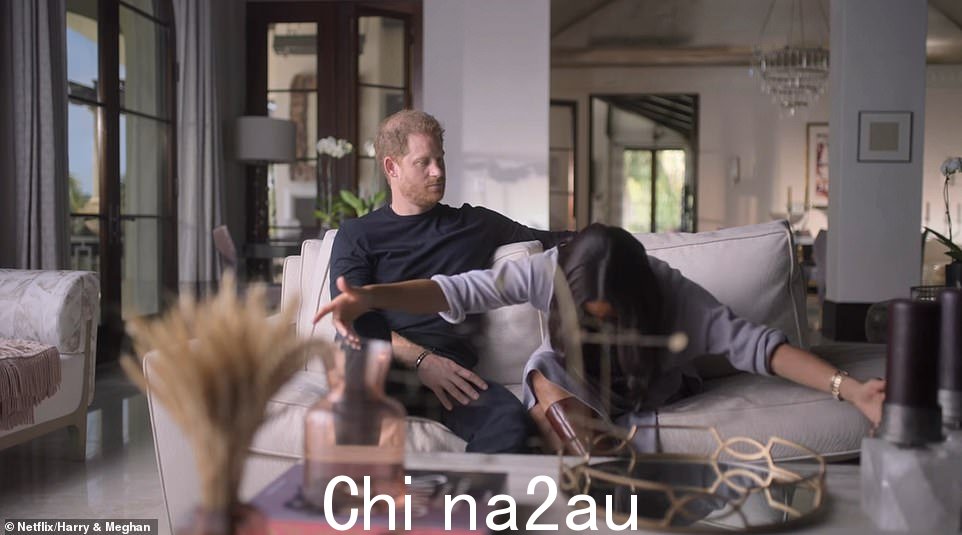 据了解,这对夫妇早在 2020 年 3 月就开始拍摄自己并接受采访,并一直持续到今年 8 月,就在女王去世前几周