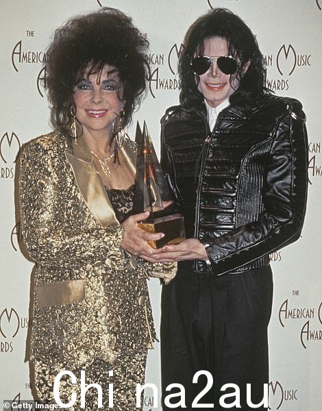 爸爸:Paris Jackson 的父亲 Michael Jackson 在 1993 年与 Elizabeth Taylor 合照