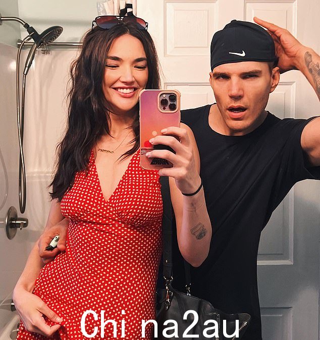 场外交易:帕丽斯希尔顿的前未婚夫 Chris Zylka,37 岁,据报道与他 28 岁的新女友 Hailee Lautenbach 订婚