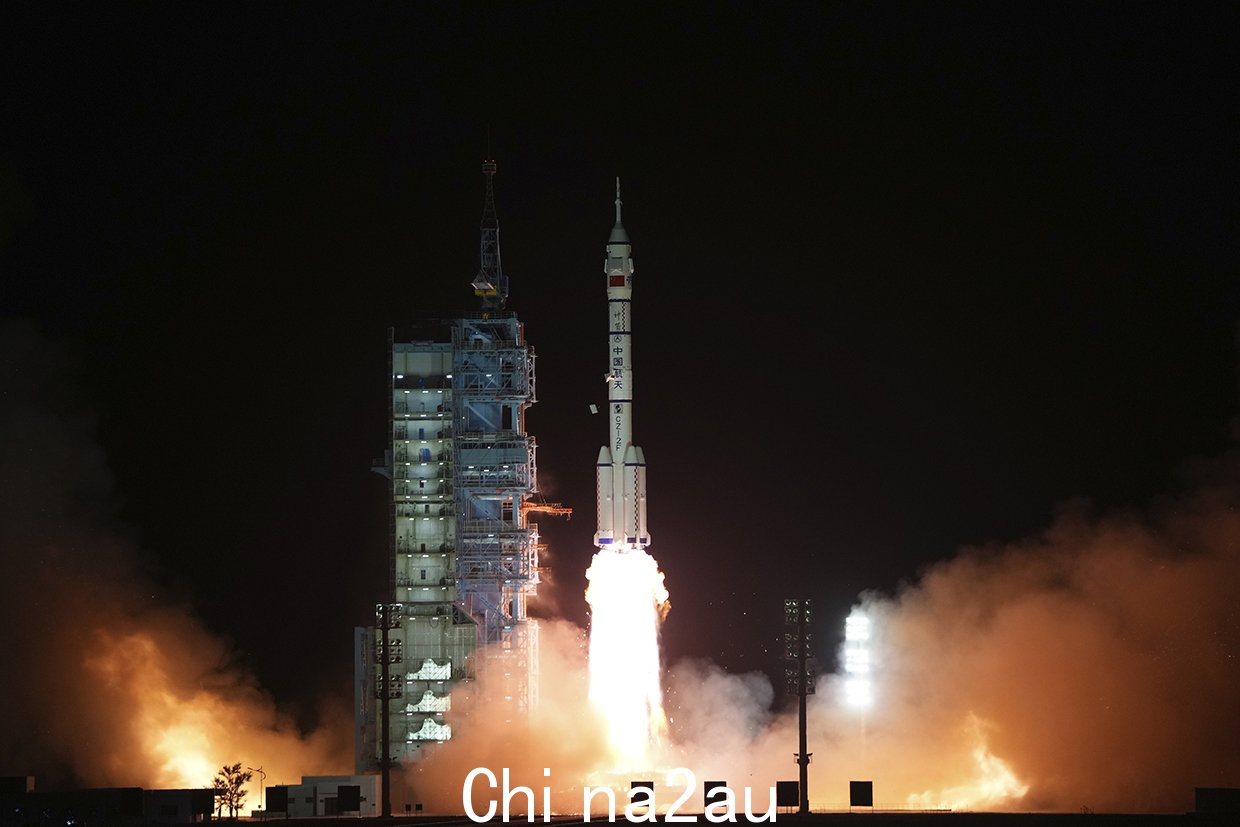 11月27日，西昌卫星发射中心使用长征二号D运载火箭升空。（美联社）