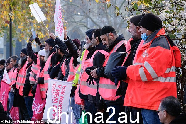 通信工人工会声称其成员在大流行期间'让国家继续运转'并警告说将皇家邮政变成包裹快递公司会毁掉它
