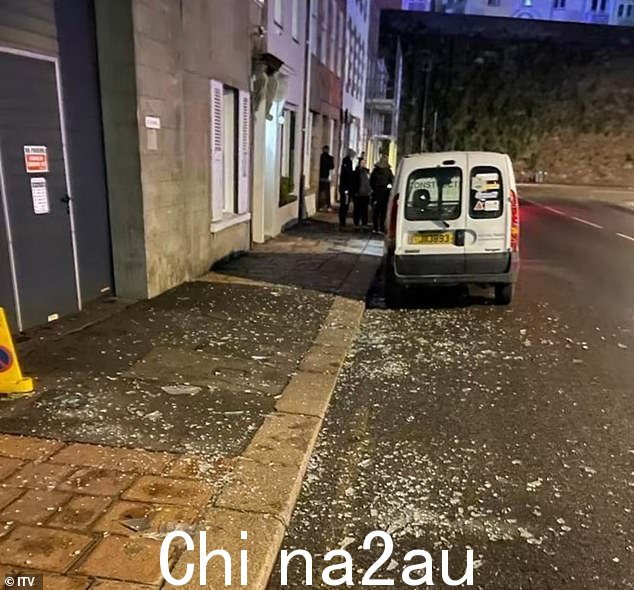 悲剧附近的爆炸破碎了窗户