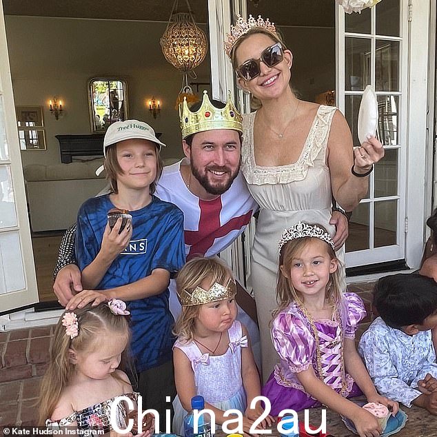幸福的一对:如何在 10 天内失去一个男人 去年 9 月明星与音乐家 Danny Fujikawa 订婚