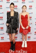 52 岁的 Bethenny Frankel 带着 12 岁的女儿 Bryn Hoppy 参加 iHeartRadio 的 Jingle Ball