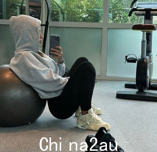 Theo Hernandez 的女友 Zoe Cristofoli 分享了一系列来自健身房和海滩的视频和图片