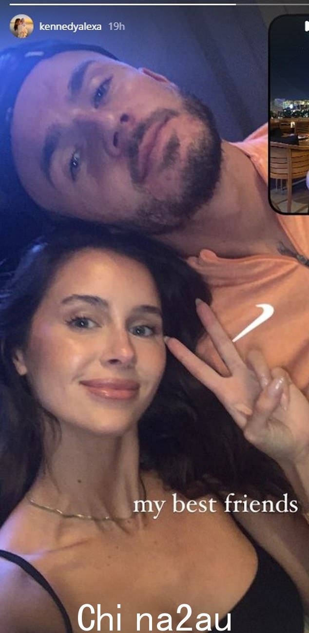 在一张 Instagram 照片中,詹姆斯麦迪逊的女友肯尼迪 Alexa 与这位足球运动员合影并配上了标题:'我最好的朋友'