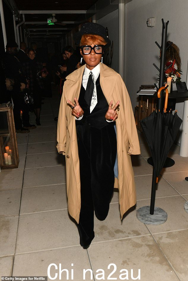 Suave:Janelle Monáe 在周五晚上参加 Glass Onion:亚特兰大谋杀之谜体验时看起来很温和