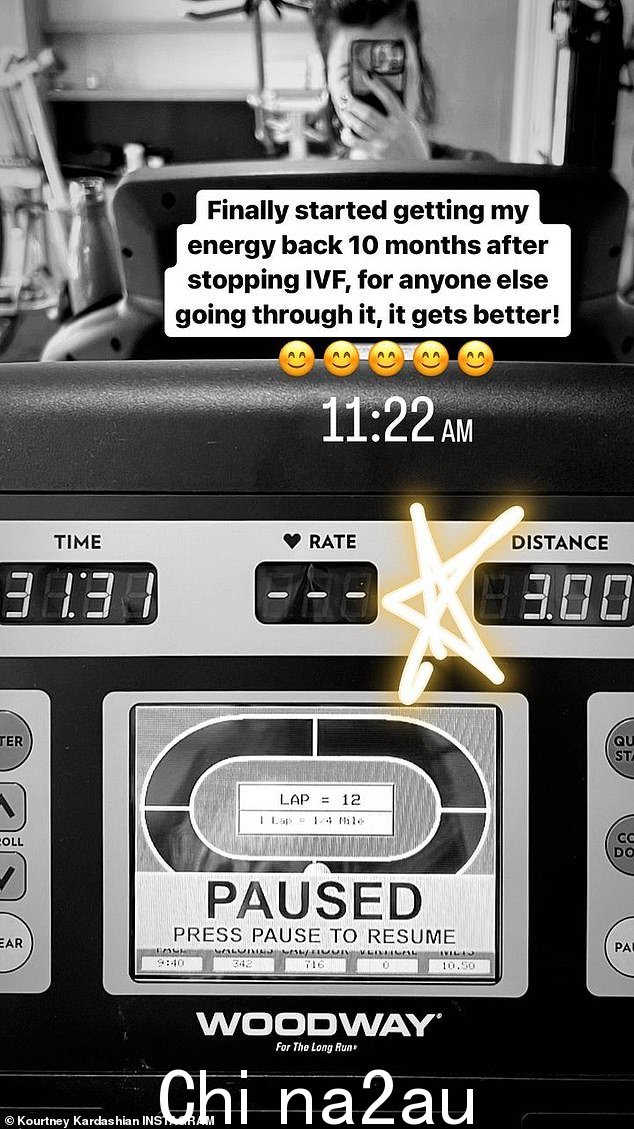 更新:周四,Kourtney 分享了一个 Instagram 故事,在她十个月前停止试管受精后向她的粉丝更新