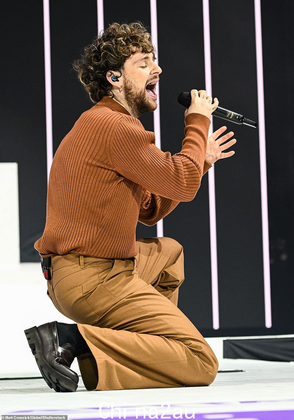 拿走它:Tom Grennan 在舞台上大放异彩时全力以赴