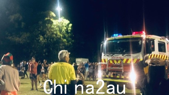 悉尼的一场圣诞颂歌活动在向一群家庭和人群发射流氓烟花后以大屠杀告终儿童。图片:Facebook