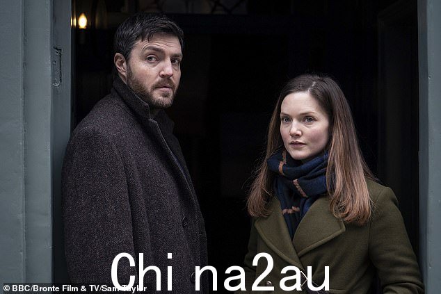 在 Strike:Troubled Blood (BBC1) 的第一集中揭露了 1970 年代的谋杀案后,J.K. Rowling 的私家侦探今晚回来进行更顽固的调查