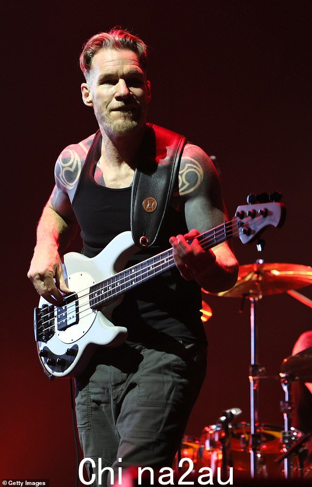 悲伤:Rage Against The Machine 贝斯手 Tim Commerford(如图所示 8 月在纽约市表演)透露他一直在私下与前列腺癌作斗争