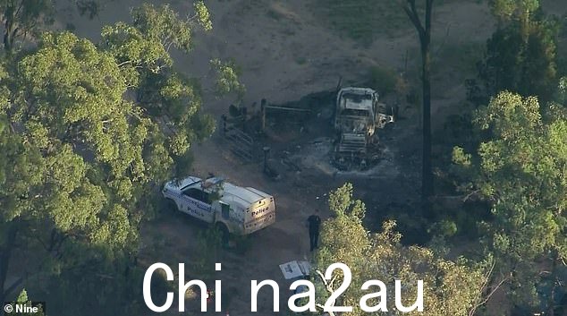 周二早上对该物业的空中拍摄显示一辆烧毁的警车