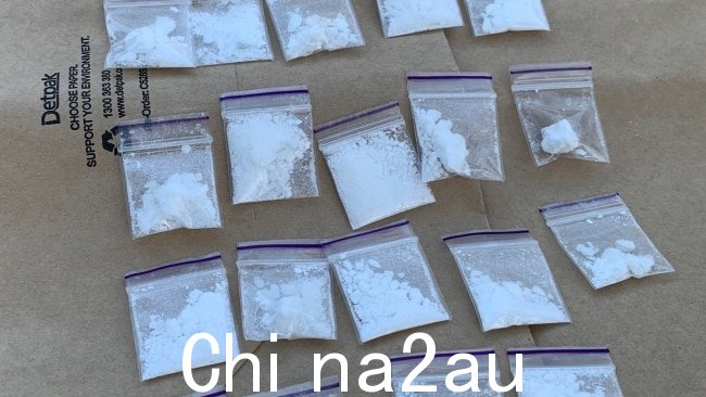 这次行动净赚了超过 250,000 美元现金和 633 克可卡因。图片:提供。新南威尔士州警察局。