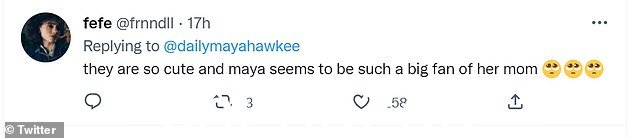 粉丝们本周在 Twitter 上发现这段视频很搞笑、亲切和甜蜜。‘她的咯咯笑声、结结巴巴和慌乱是如此可爱,’一位粉丝发推文说。
