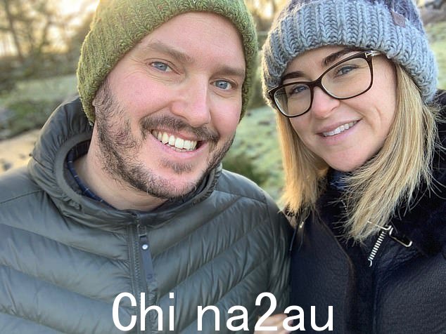 Steve 于 2019 年在曼彻斯特的一次癌症会议上认识了高级执业护士 Amy,两人于 8 月喜结良缘