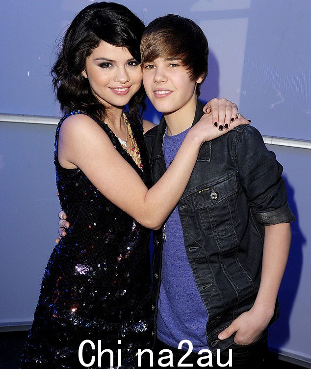 如 2009 年所见:Selena 和 Justin 是十几岁的情侣,但他们最后一次分手是在 2018 年,几个月前他与 Hailey 在法院结婚
