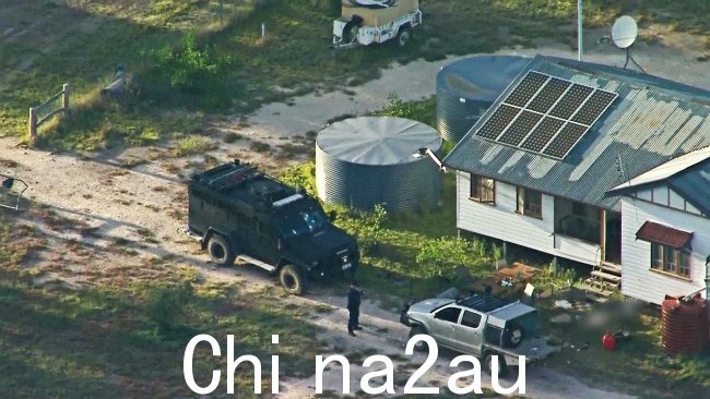 四名年轻警察被一名警察伏击的可怕时刻的令人心痛的音频昆士兰偏远地区的一对全副武装的兄弟已获释。图片:九
