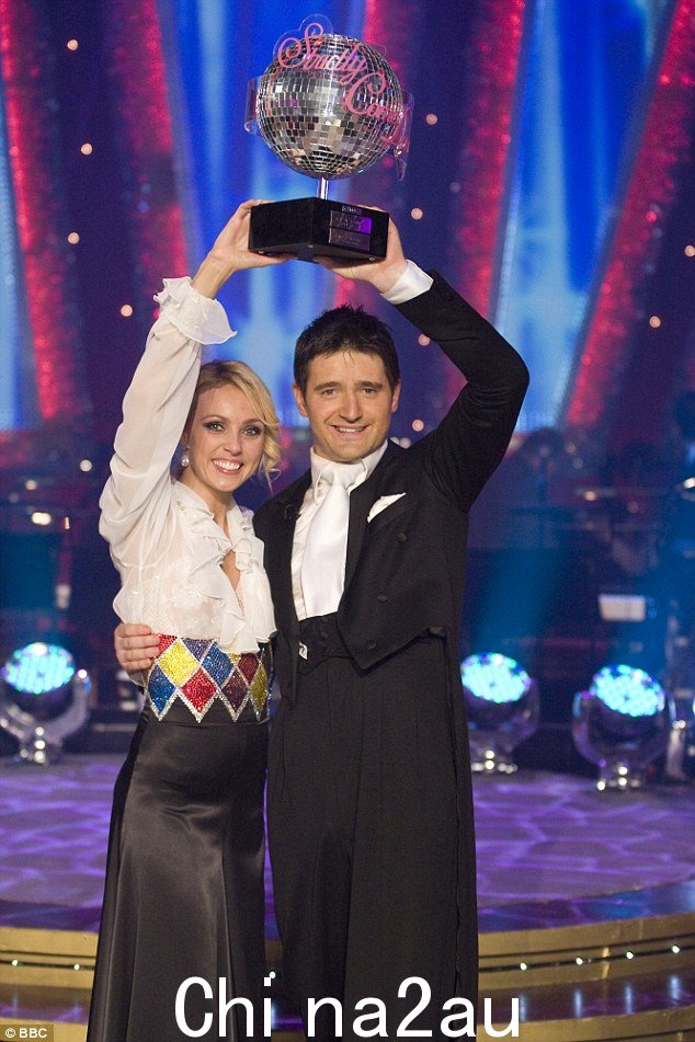 第一名:Tom Chambers 在 2008 年与 Camilla Dallerup 一起获胜,甚至推迟了他的婚礼以进入决赛