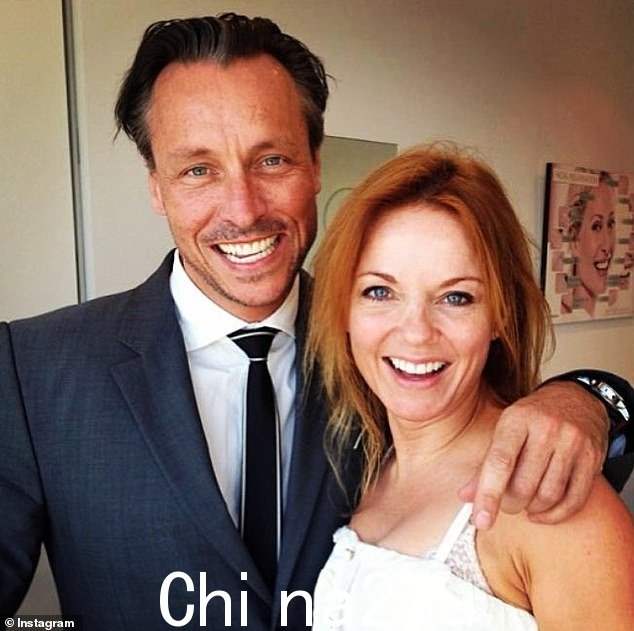William Mooney(左图,与前辣妹 Geri Halliwell)在被发现他的疏忽导致两名患者死亡后被注销一年