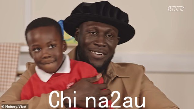 'Doctor Mike':Stormzy 已经回到他以前的小学,向幼儿分发生活建议