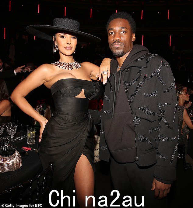 花时间在一起:在 Maya 有 repo 之后最近与 R&B 歌手 Giveon 进行了一些舒适的约会——在一周内两次被看到之后(上周一在英国时尚大奖上合影)