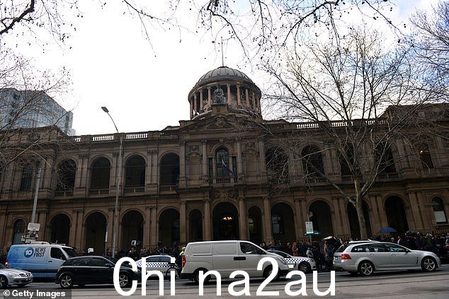这位父亲在承认两项谋杀罪后,于周四在维多利亚州最高法院受审(如图)