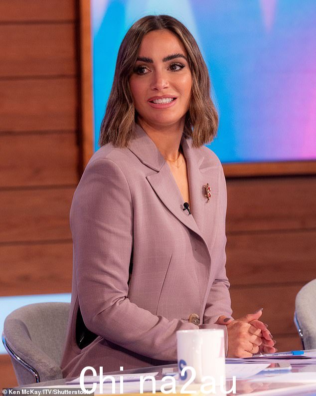 困难:Frankie Bridge 承认,当她反思自己决定在网上分享自己哭泣的照片时,她感到在圣诞节感到“快乐”的“压力”