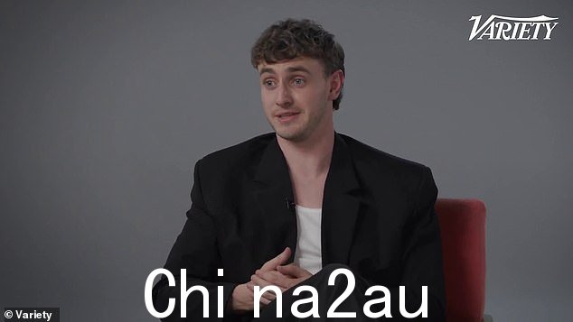 Paul 同意:'这完全是主要的事情。这就像行业中的热门话题,但我认为你是对的。你永远不想让亲密的场景感到陈旧。但最终他们必须感到安全。我认为你可以通过多种不同的方式感到安全,而这最终是通过信任'
