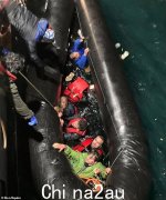 透露：当晚有 50 名移民从第二艘沉没的船上获救，其中四人在英吉利海峡遇难