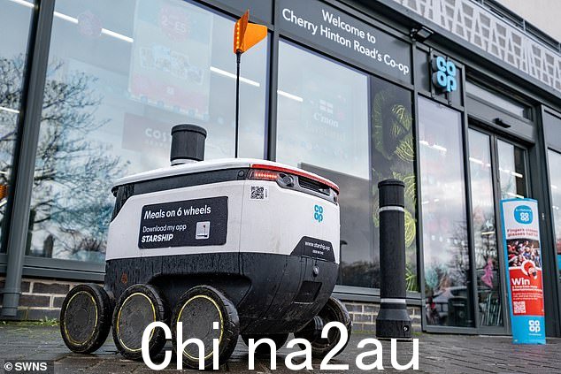被亲切地称为“杂货獾”的星际飞船送货机器人已经接管了剑桥市,为居民运送杂货