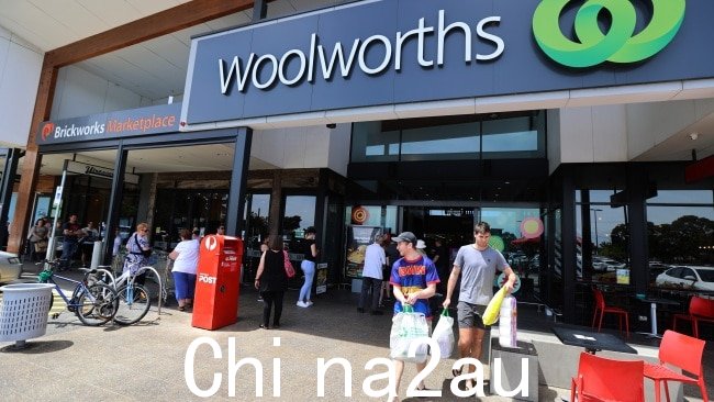 Woolworths 在提出安全问题后召回了两种预包装沙拉嫩菠菜。图片:Kelly Barnes/Getty Images