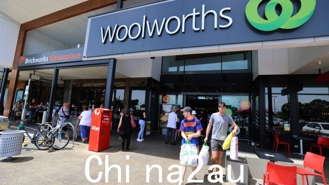 Woolworths 在提出安全问题后召回了两种预包装沙拉嫩菠菜。图片：Kelly Barnes/Getty Images