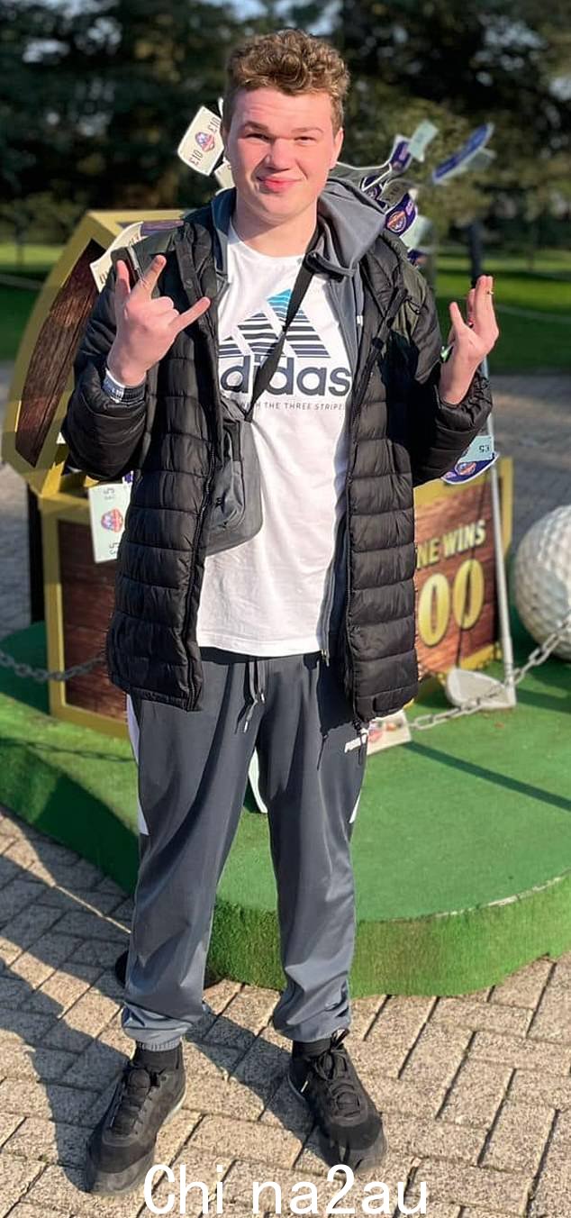 Jack Lowe(如图)在沃尔索尔的库克街被刺伤后死亡。尽管医护人员尽了最大努力,他还是于 12 月 7 日在现场死亡