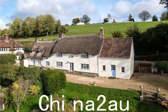多塞特郡:Piddletrenthide 的 Higher Tything Cottage 有四间卧室,建于 1800 年代。有规划许可将房屋的一部分改建为附楼。 Jackson Stops, 01308 423 133. £700,000