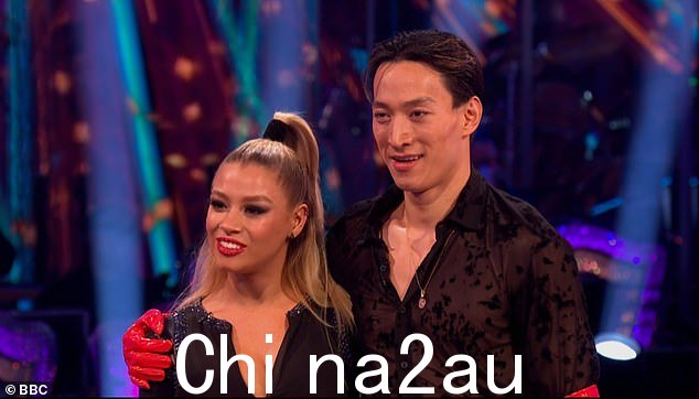 哇:Anton Du Beke 在评论 Showdance 时说:'这是态度,是你,我以前从未见过。那太棒了,更前卫,更暗一点。已售出!'