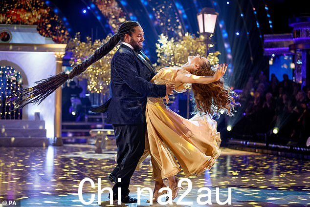困难:在 Showdance 并没有完全按照计划进行之后,因为在以他们的 Quickstep 例程表演了 Irving Berlin 的 Let¿s Face The Music And Dance 之后,两人努力由于他们犯了一些错误,所以表现完美无缺