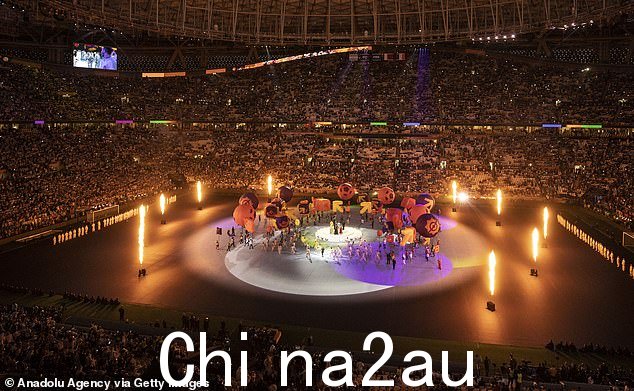 2022 年 12 月 18 日,在卡塔尔卢赛尔市卢赛尔体育场举行的 2022 年 FIFA 世界杯决赛阿根廷和法国之间的组织闭幕式之前举行的表演。