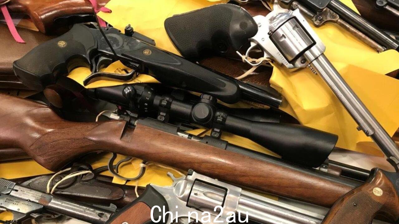 '守法'枪支拥有者需要承担‘责任’” /><p>在两名警察和一名公众被谋杀后,国民党领袖大卫·利特尔普劳德 (David Littleproud) 表示支持全国枪支登记。</p><p>警员马修 (Matthew)上周一,26 岁的 Arnold 和 29 岁的 Rachel McCrow 在布里斯班西北约 300 公里的 Wieambilla 被枪杀。</p><p>由于担心失踪当他们 - 和英雄邻居 Alan Dare,58 岁,在听到骚动后前去帮忙 - 被全副武装的 Train 家族处决时,人们的福利。</p><p>新闻从未如此重要。Stream more than 20使用 Flash 的全球和本地新闻来源。Flash 新手?免费试用 1 个月</p><img class=