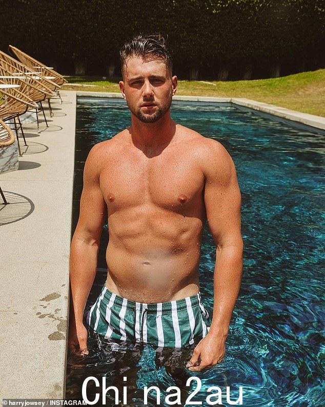 Too Hot To Handle star Harry Jowsey 透露他每月从 OnlyFans 赚取“几十万”的收入