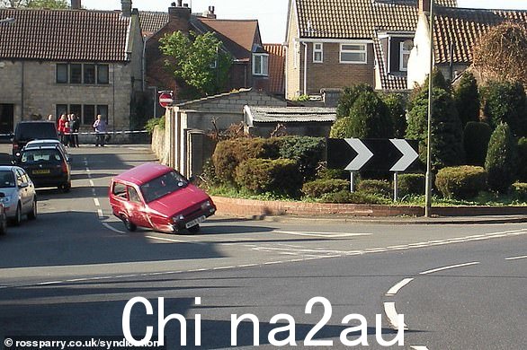 Flipping heck:在 Top Gear 现在著名的片段中,前主持人 Jeremy Clarkson 多次翻过 Reliant Robin(如图)