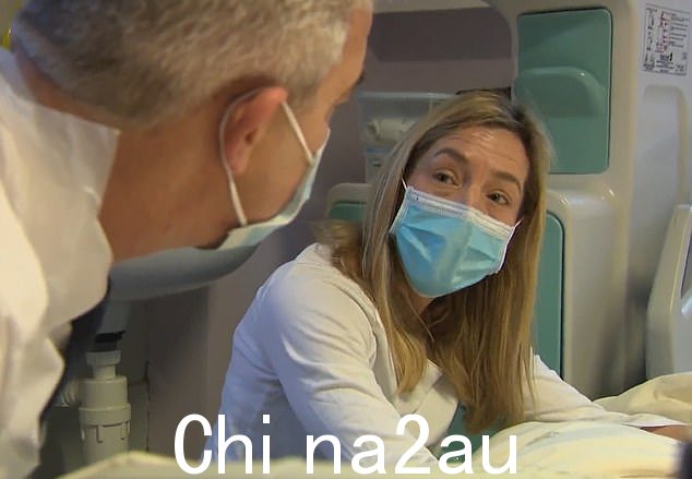 Steve Barclay 今天在伦敦国王学院医院会见了 Sarah Pinnington-Auld(如图),前一天全国护士再次罢工