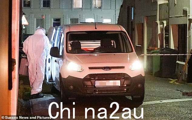 在伊斯特本的一所房子里发现一具女人的尸体后,警方逮捕了一名涉嫌谋杀的男子