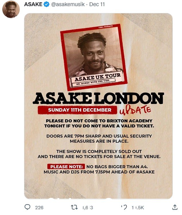 Asake 周日要求粉丝如果没有票就不要参加,并补充说门口没有卖