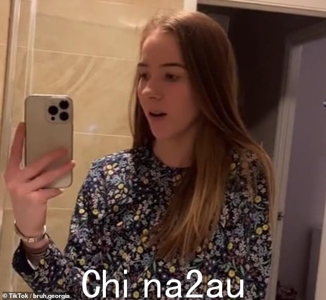 两个孩子的母亲 Georgia Schofield 移除了她所有的圣诞装饰现在是 25 号晚上,所以她女儿的所有注意力都集中在节礼日的生日上